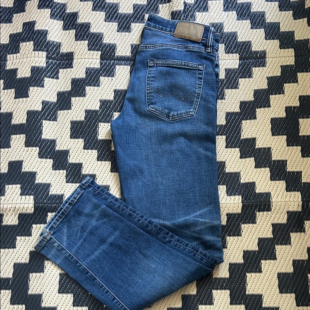 American Eagle Outfitters Medium Dark Blue Wash, Straight Leg, Comfort fit Jeans